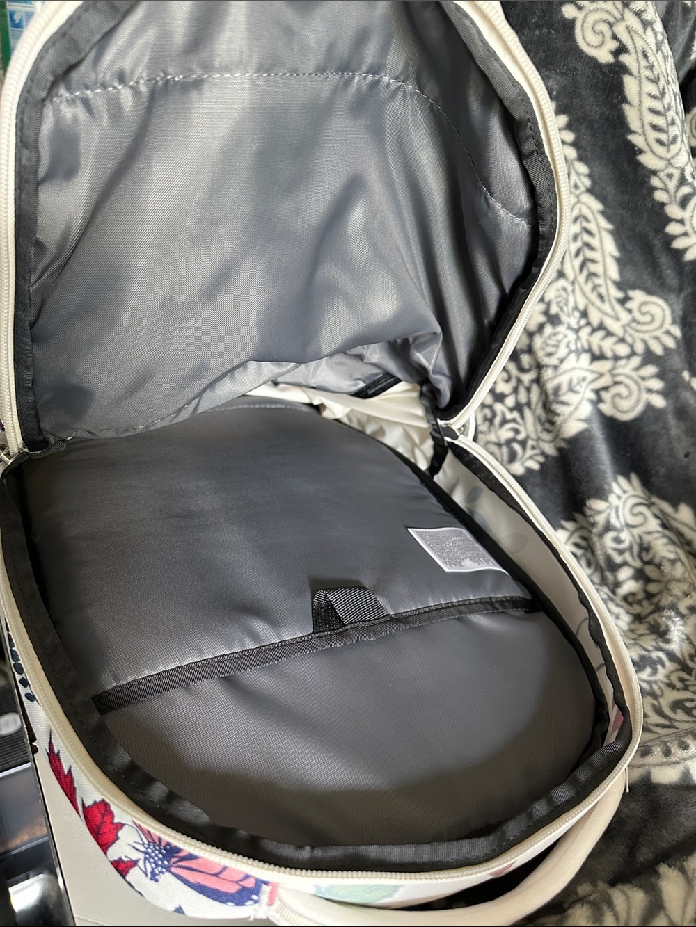 The north face great shape white Jester gardenia floral leaf print backpack - Picture 7 of 10